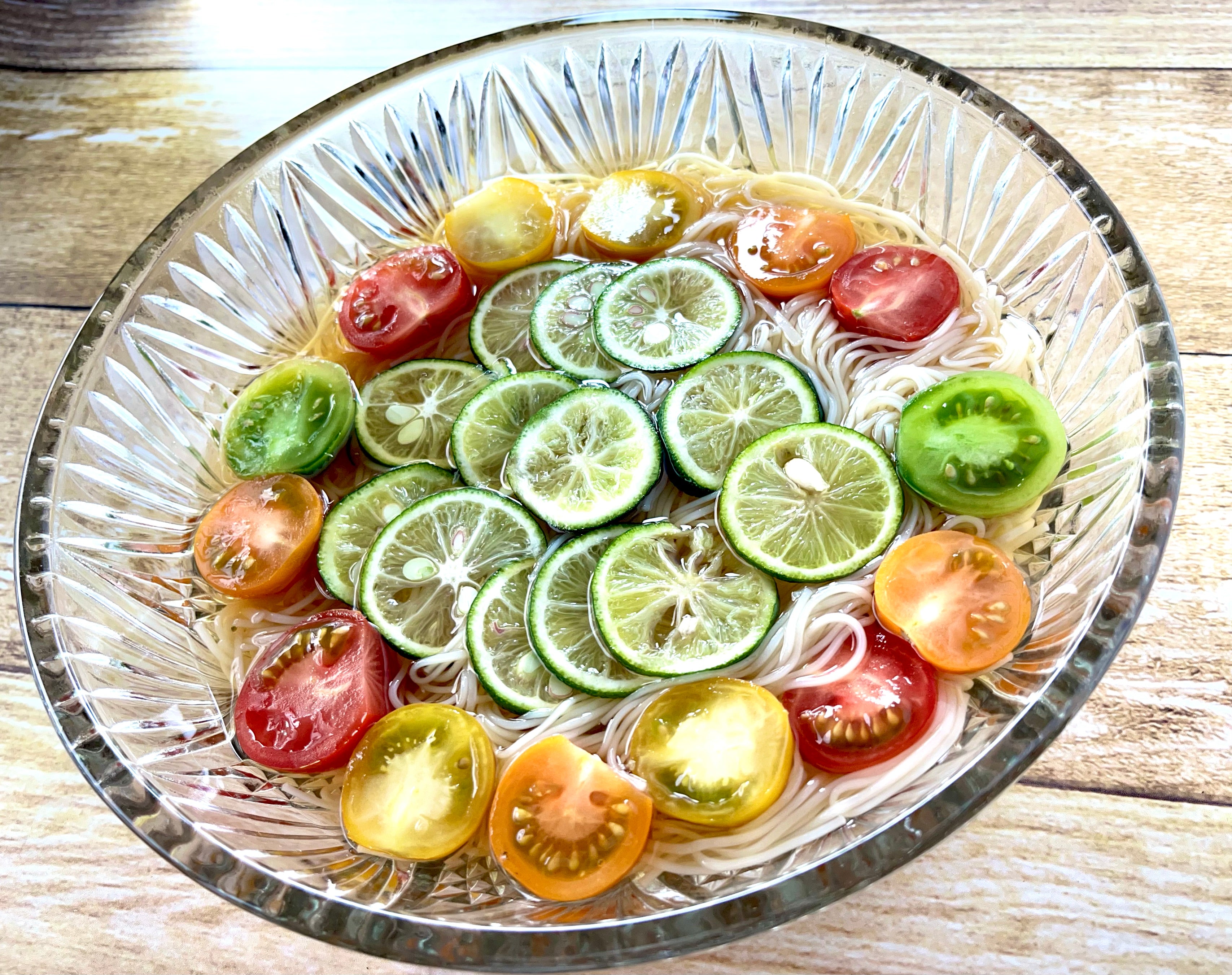 すだちとプチトマトの夏色そうめん』のレシピ – 丸眞公式オンライン